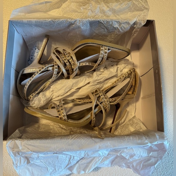 JLO Gardina Strappy Lace Up Heel Light
Gold Champagne - Picture 15 of 16